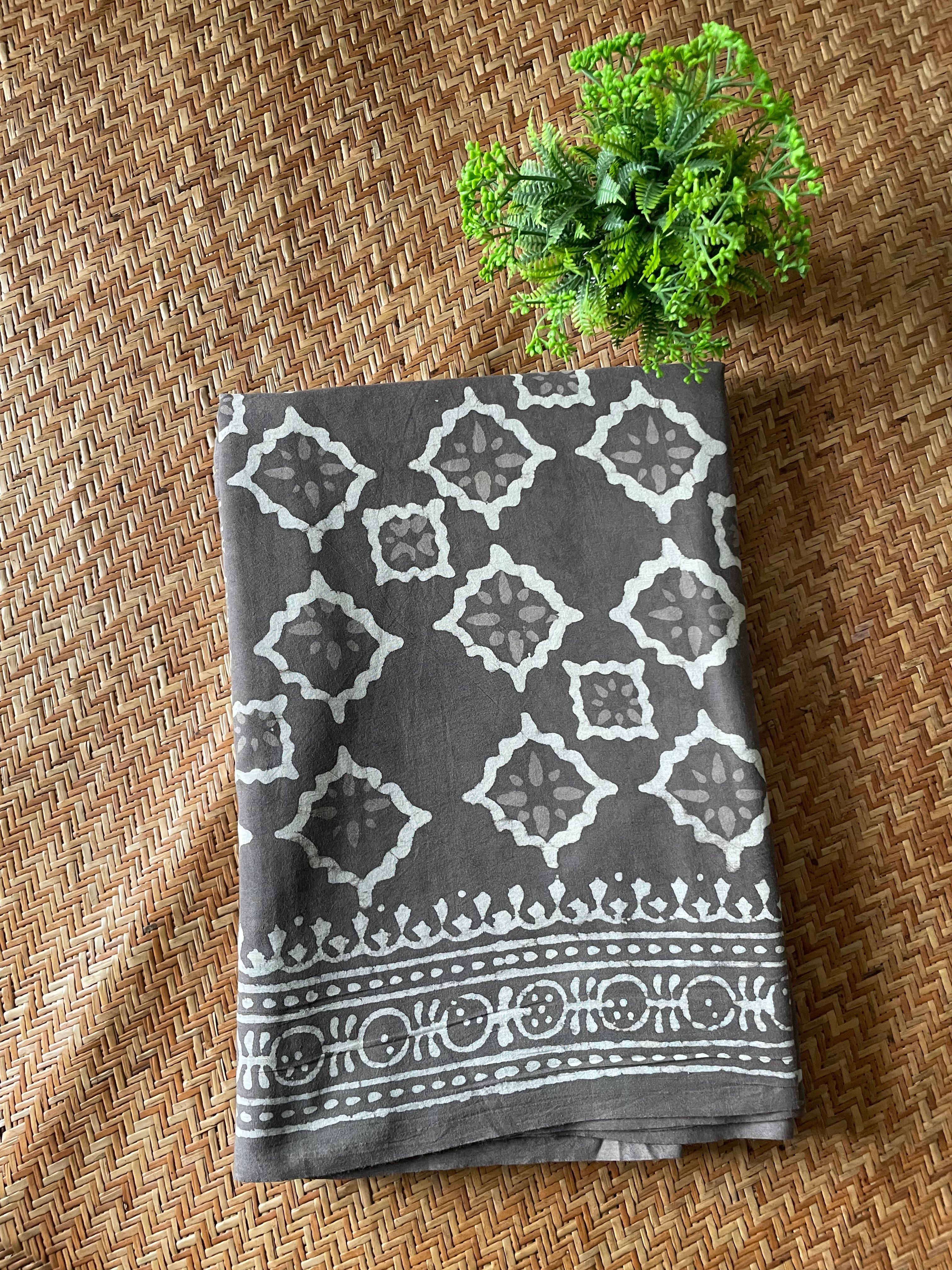 Khaki in dabu