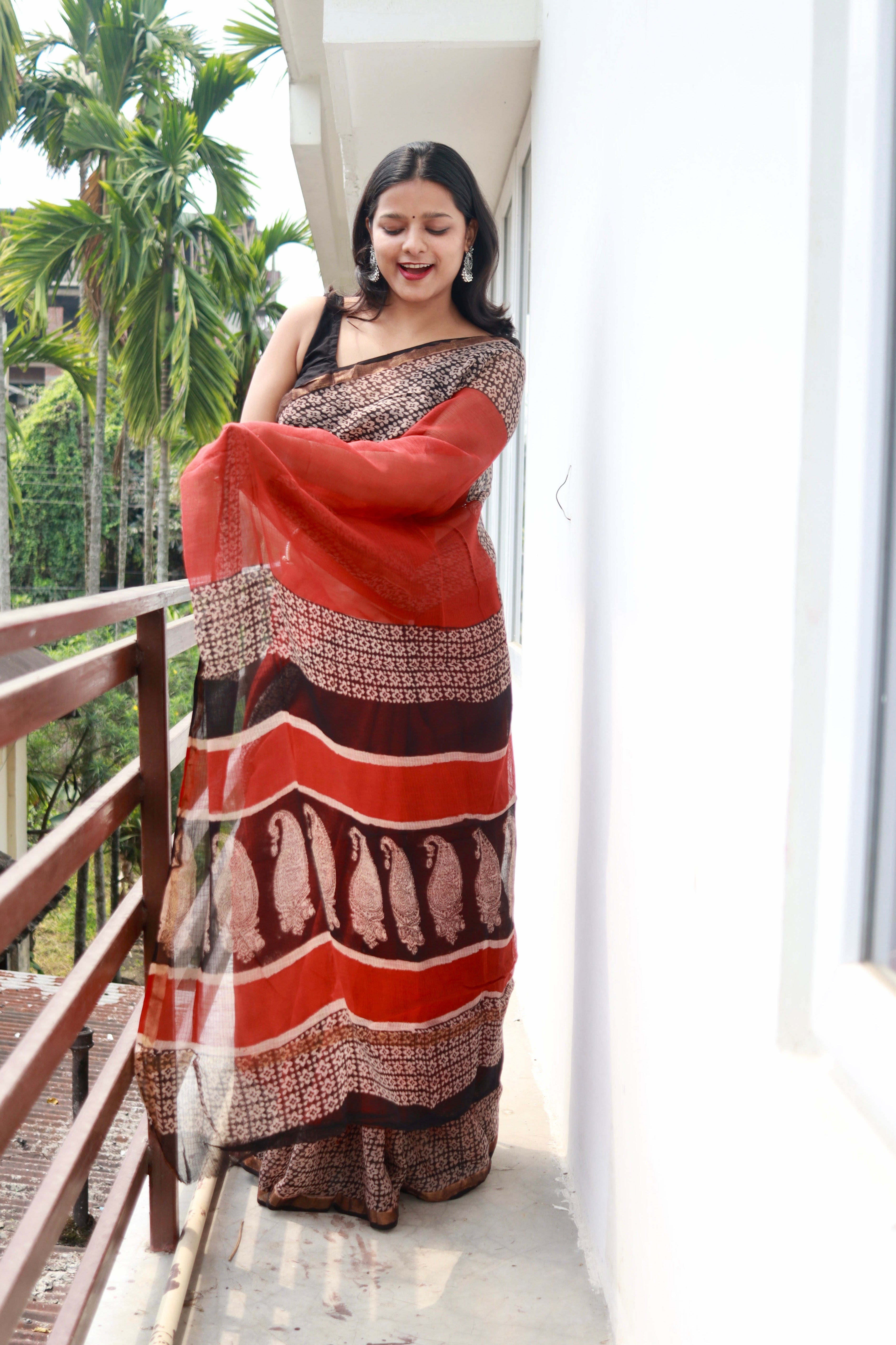 Doria in rusty red 1