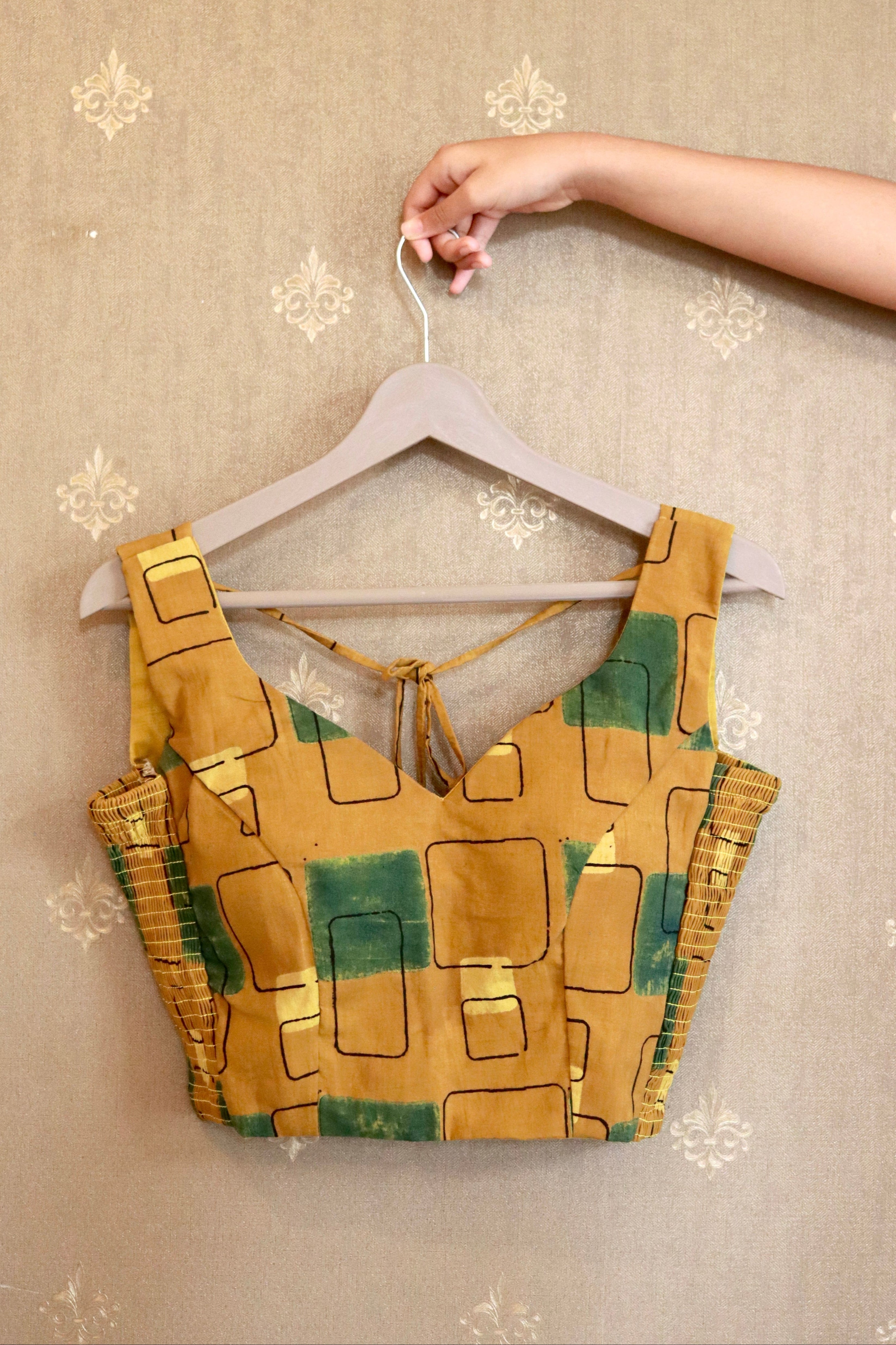 Sweetheart in mustard yellow