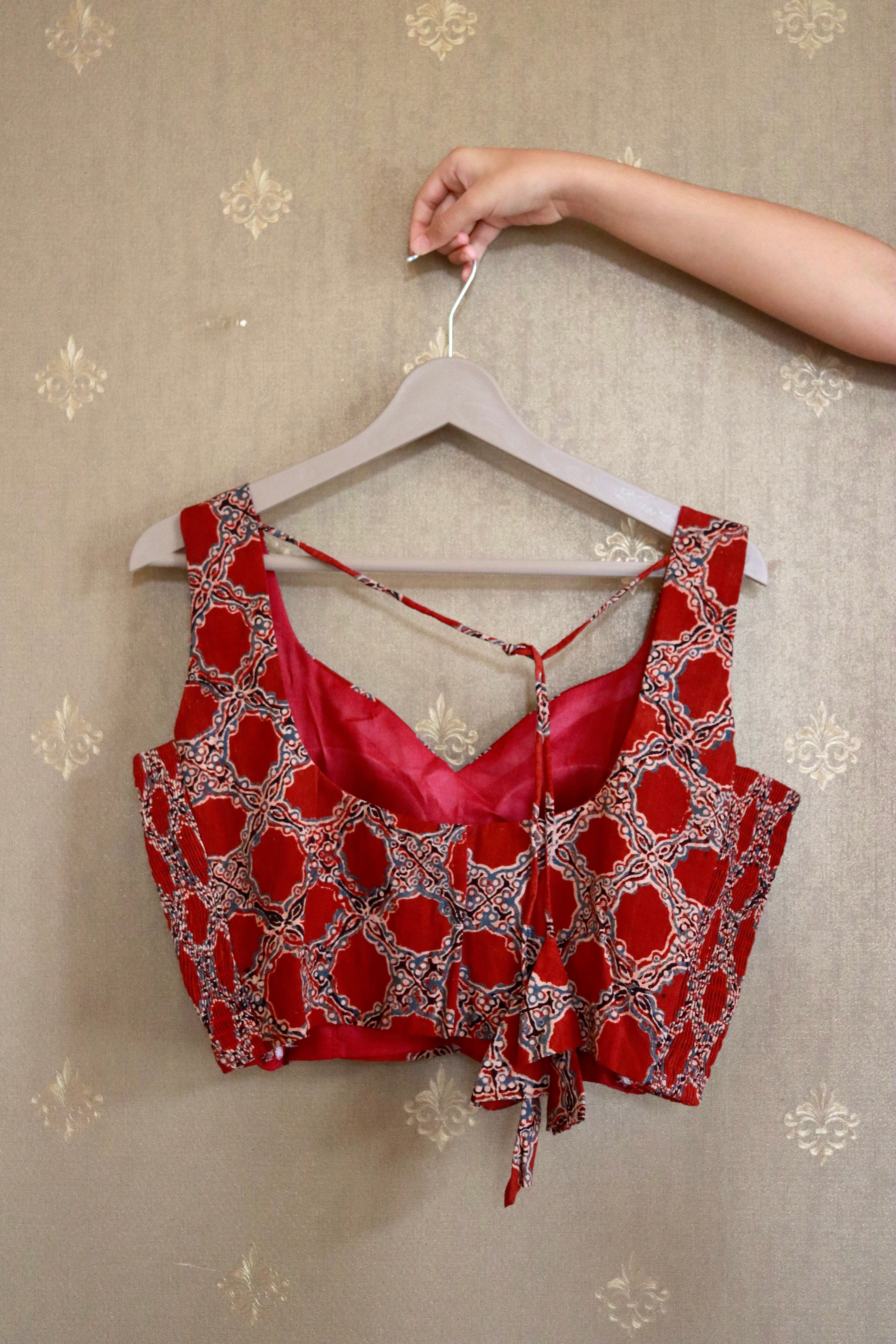 Sweeheart in rust red